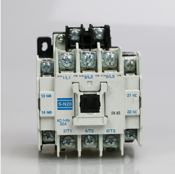 New In Box Mitsubishi Magnetic Contactor S-N20 SN20 220Vac gh