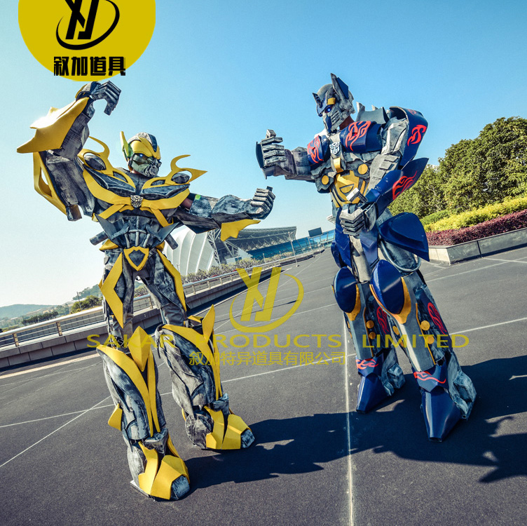 Трансформация в одежде. Костюм трансформер мода. Бамблби косплей. Хусейн чалаян платья. Необычная одежда трансформер.