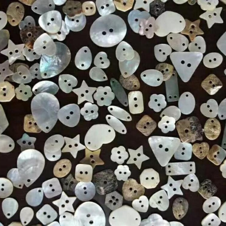 10 NEW CAR SHAPED WOODEN BUTTONS ASSORTED COLOURS SEWING CRAFTS