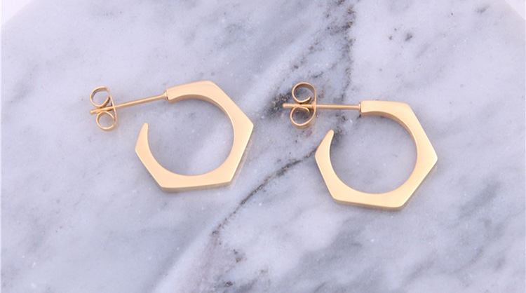 Joyería de moda Hexagonal Simple Hoop geométrico 316L Acero inoxidable Lleno de oro Pendiente de perno para niñas