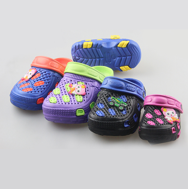 Цветные сабо из эва с капюшоном для младенцев, с логотипом под заказ, популярные детские садовые туфли, дешевые сандалии-желе для девочек и мальчиков