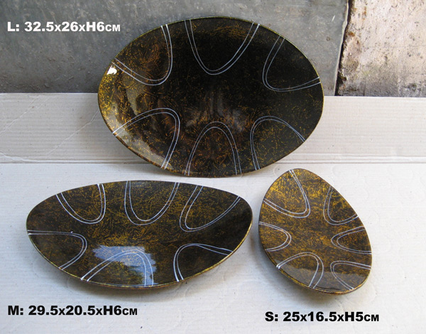 Set of three beautiful lacquered leaf shape plates