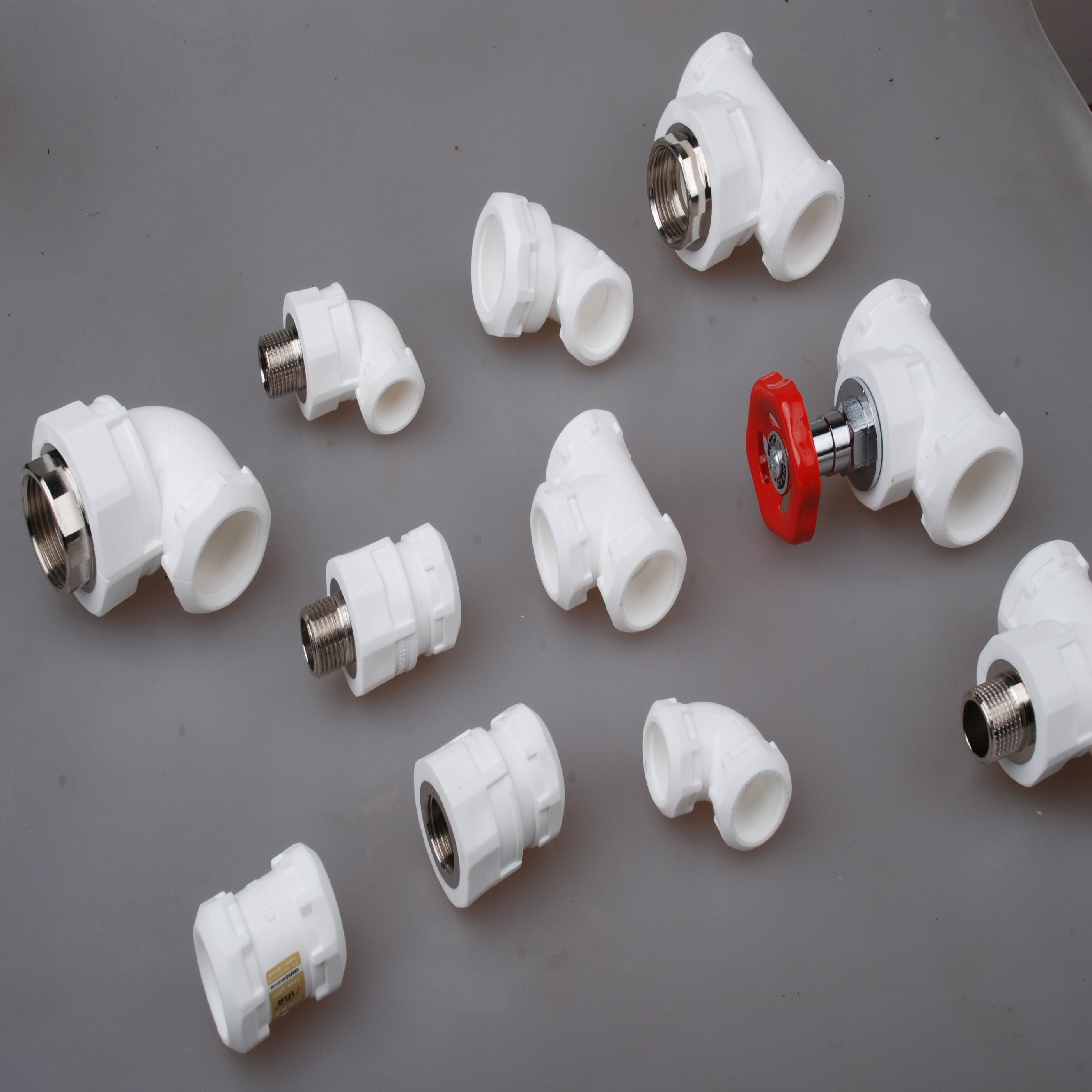 Pprc fittings ( фитинги из ппр 20-63). сантехника пластиковые трубы для водопровода. материалы ппр. полипропиленовые фитинги расходомер. труба pprc 20.