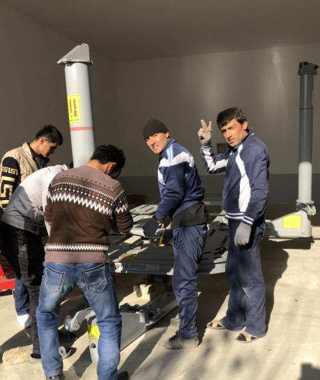 Design car workshop and provide full set equipment and on line install support