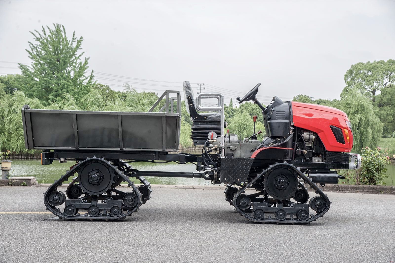 拖拉机油棕运输泥浆和山路 - buy 4wd tractor,triangular tracked tr