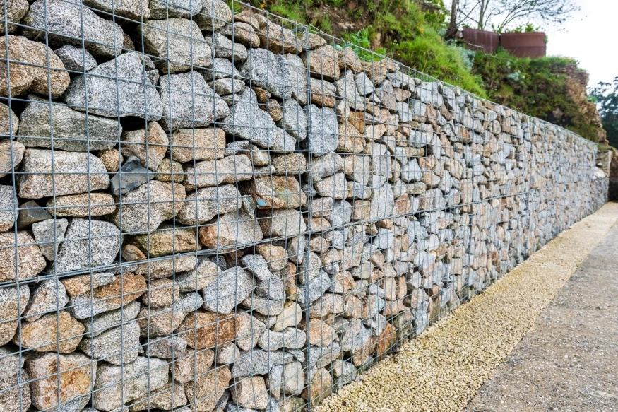 電流を通されたGabionのバスケットの石のおりはGabion箱を溶接した