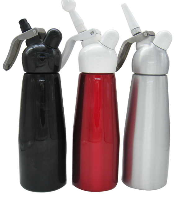 500 мл крем Whipper и дозатор с 3 насадки и щетка для очистки доступны в наличии