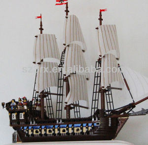 plastic toy boats that float