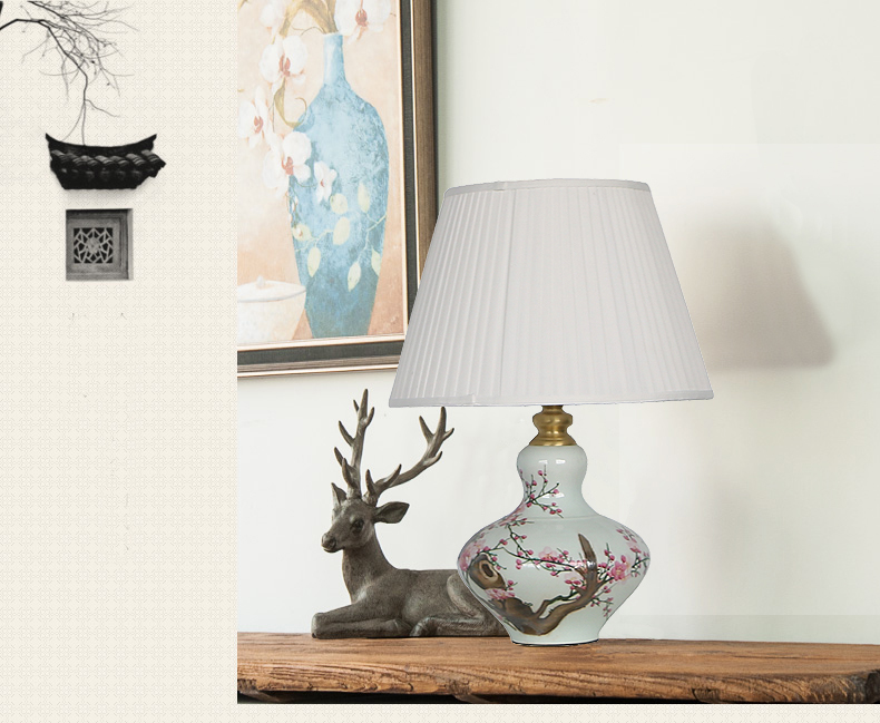 Jingdezhen ceramic table lamp for living room and bedroom bediside porcelain lighting for home decoration and hotel