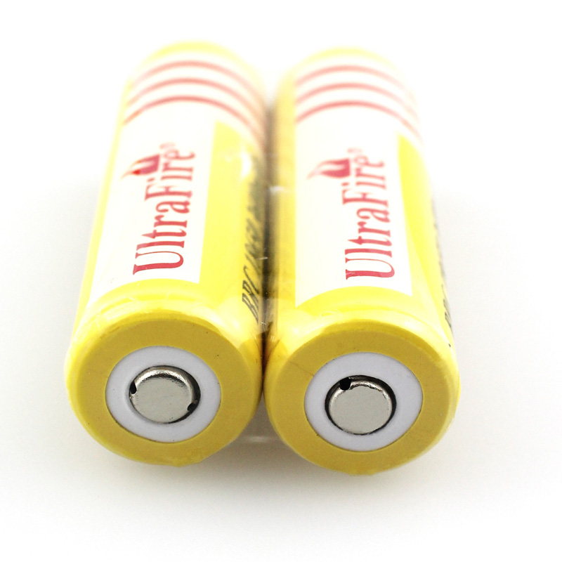 2 x 4,2 V Ultra Fire 4200 mAh Lithium Ionen Akku von BRC Typ battery NEU