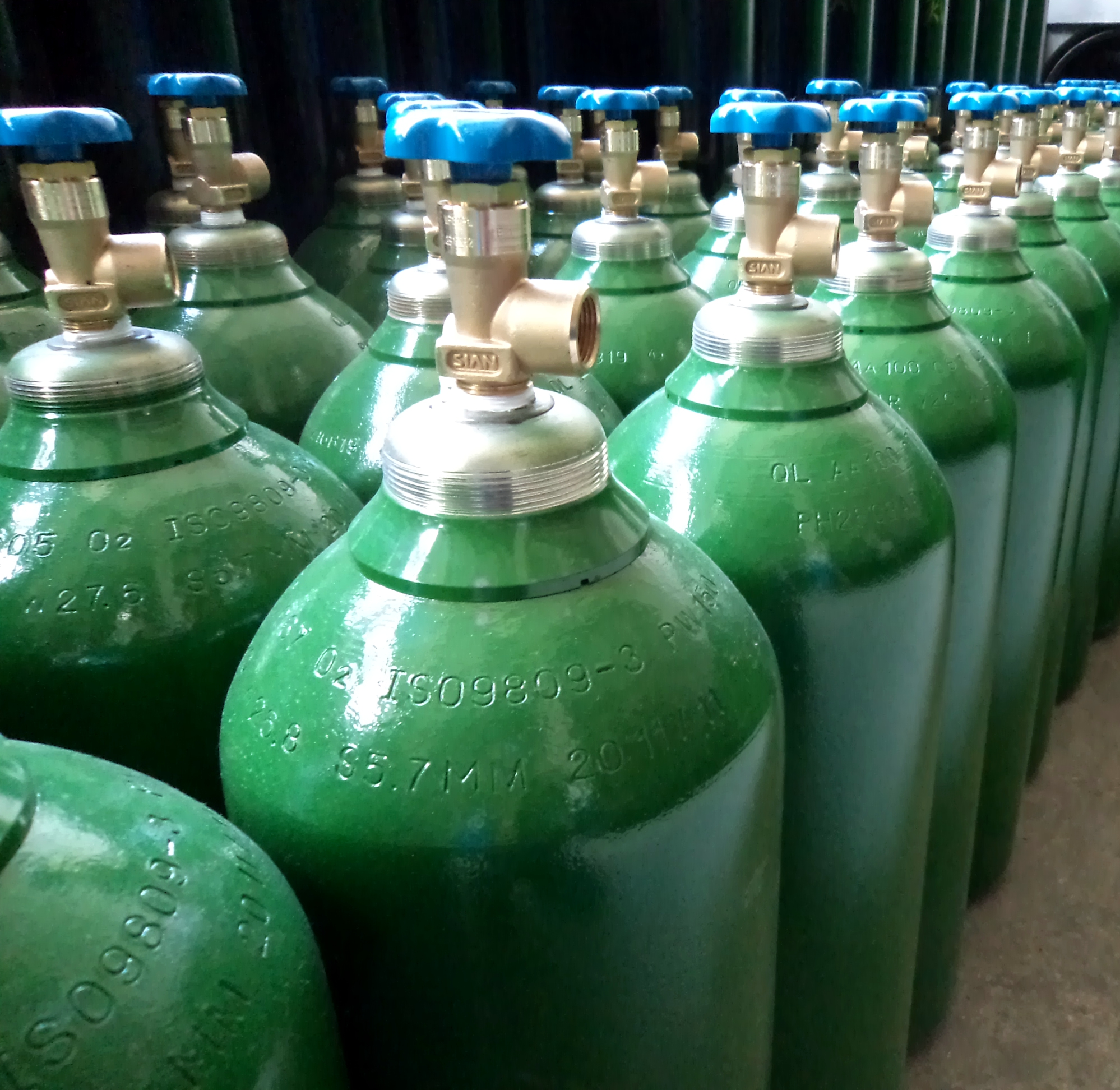 баллон кислородный 40л. баллон 5л кислород. газ кислород в баллоне 40 л. баллоны углекислотные кислород пропан 10л. кислородные баллоны 50л для сварки габариты.