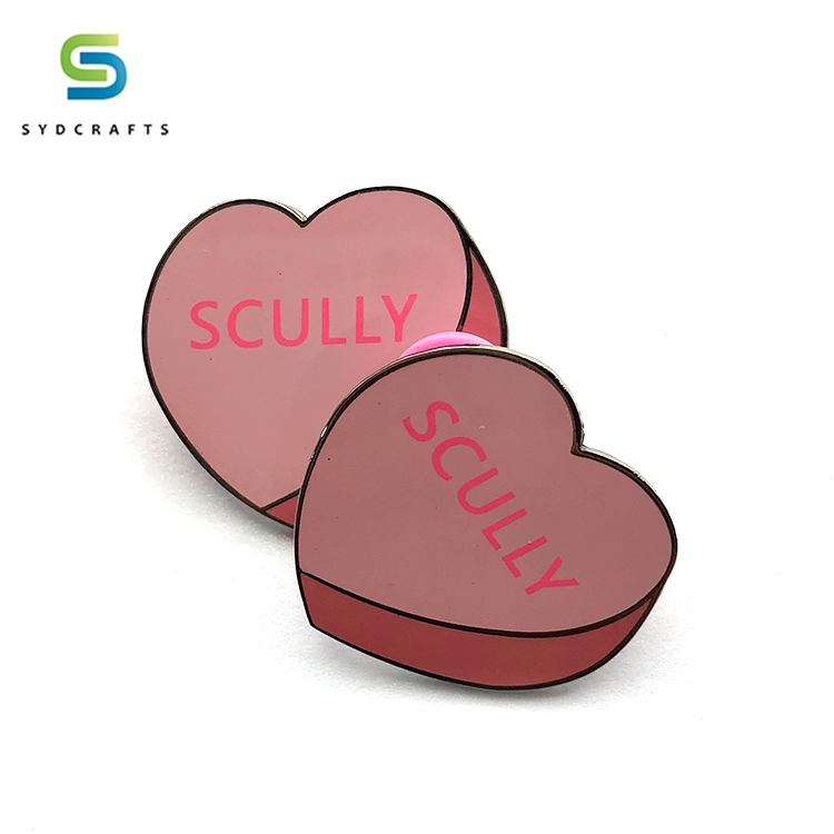 Китайский производитель, индивидуальный дизайн, свадебные мягкие эмалированные булавки в форме сердца для лацканов