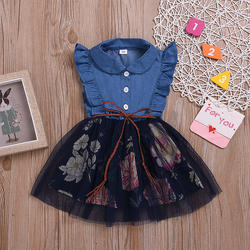 Meninas do bebê Novo Estilo Denim Vestido Estampado com Mangas Voando para o Verão