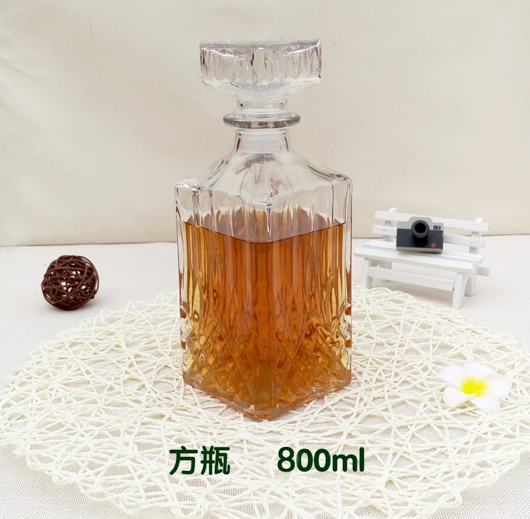 Square Glass Whiskey Decanter Bottle with 4 x 200ml Glasses Gift Set