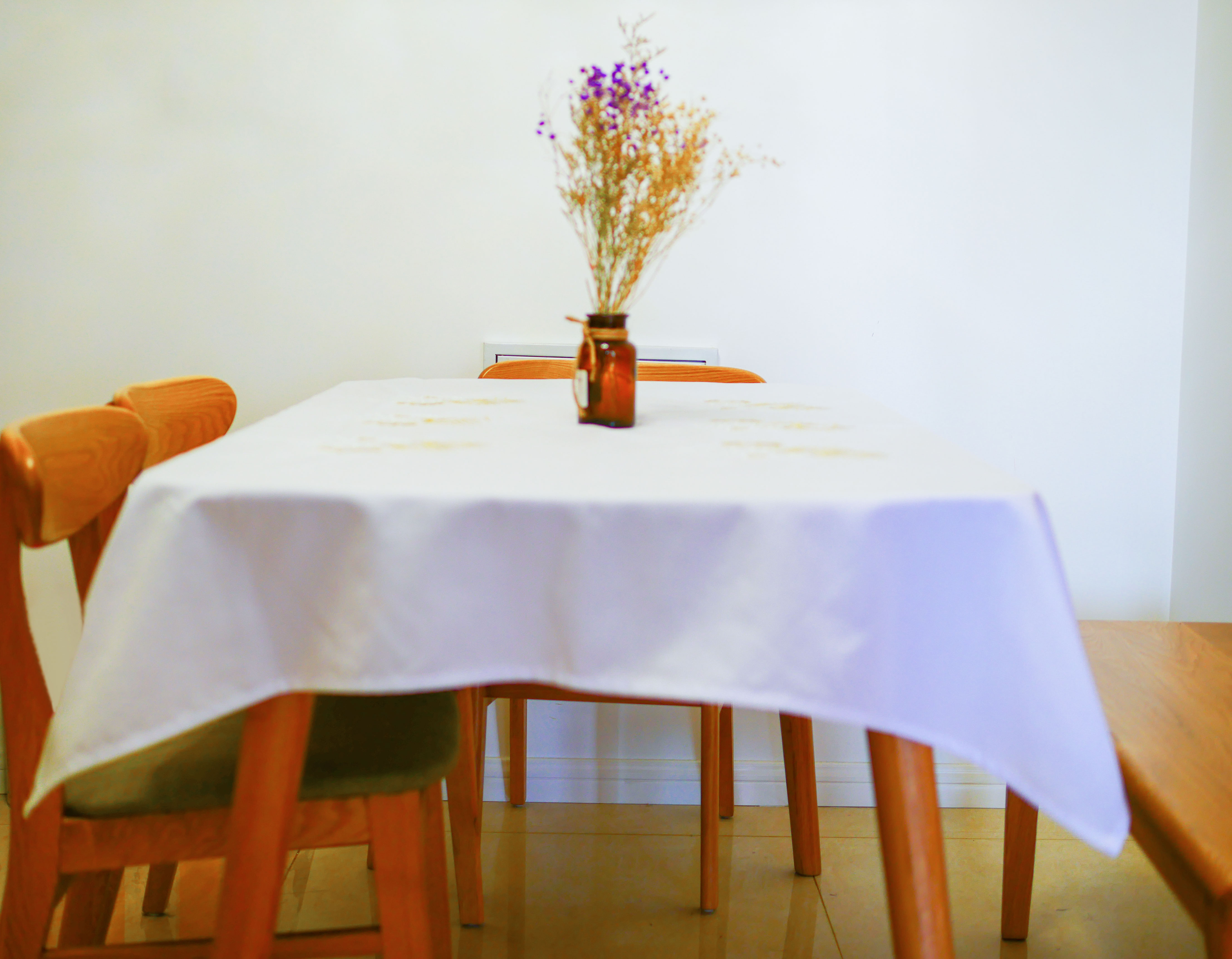 52-inch Round Sultans Linens Eco-Friendly Peva Table Pad Waterproof Surface with Flannel Backing Floral