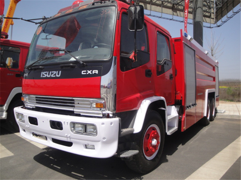 日本 4*2 泡沫水箱消防车