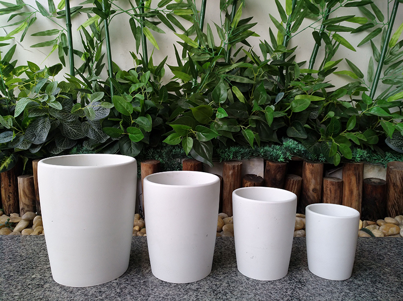 圆柱形与光滑的纹理花盆为客厅