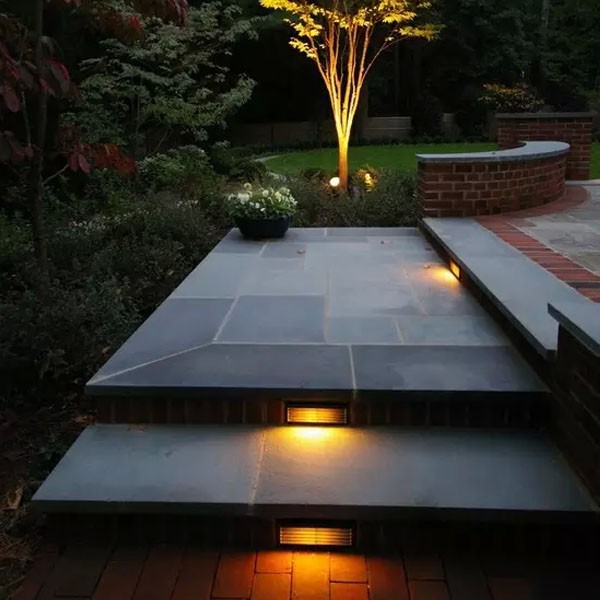LED Light Source Solar Powered Battery Operated Solar LED Step Wall Light for Outdoor Lighting & Decoration