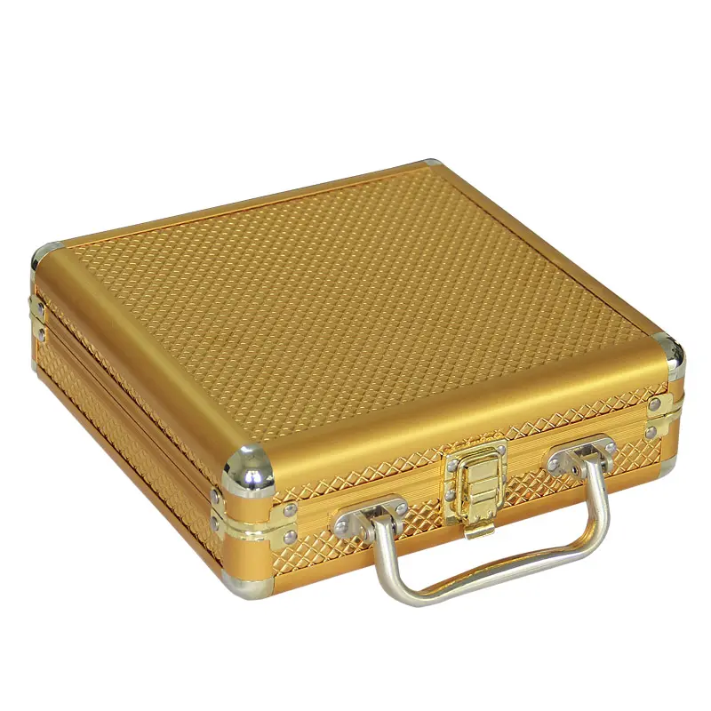 Открывать золотой кейс. Голд кейс из ТДС. Золотой чемоданчик. Чемодан золота. Золото в кейсе.