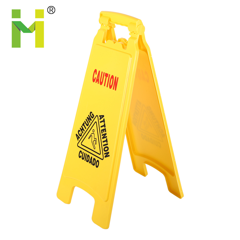Обратите внимание, безопасный пластиковый дорожного движения дорожный знак доска на открытом воздухе предупреждающий знак желтого цвета мокрого пола Щиток с предостерегающим знаком