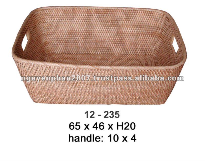 Rattan basket with handle