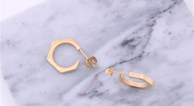 Joyería de moda Hexagonal Simple Hoop geométrico 316L Acero inoxidable Lleno de oro Pendiente de perno para niñas