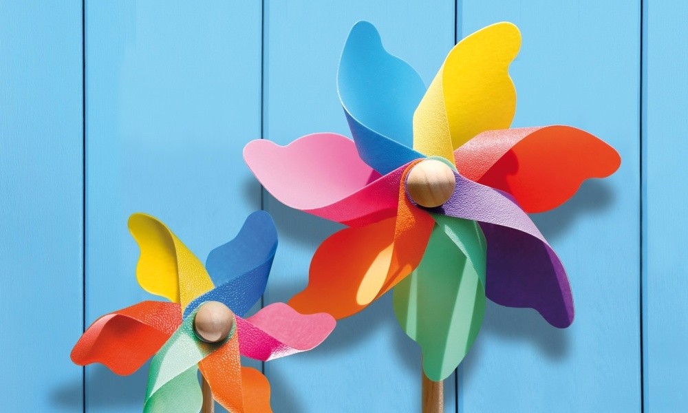 JAWSEU 100 Girandole Arcobaleno Fai-da-Te: Mulini A Vento In Plastica E Alluminio Per Bambini, Decorazioni Da Giardino E Spaventapasseri Colorati
