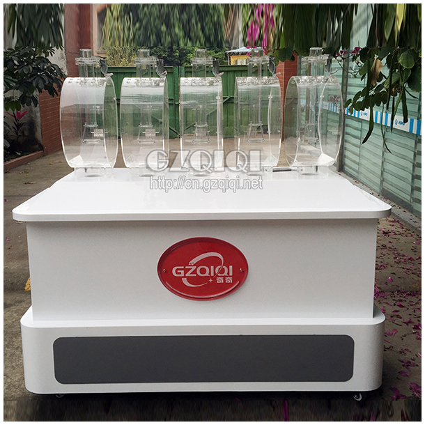 Стандартная многоцилиндровая лотерейная рулетка машина с 5 Шармами