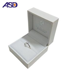 White Leatherette Paper Jewelry Boxes Wedding Ring Box Jewelry Packaging Box