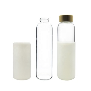 Silicone Sleeve clear BPA Free Borosilicate 550 ML Glass Water Bottle with Bamboo Lid sports