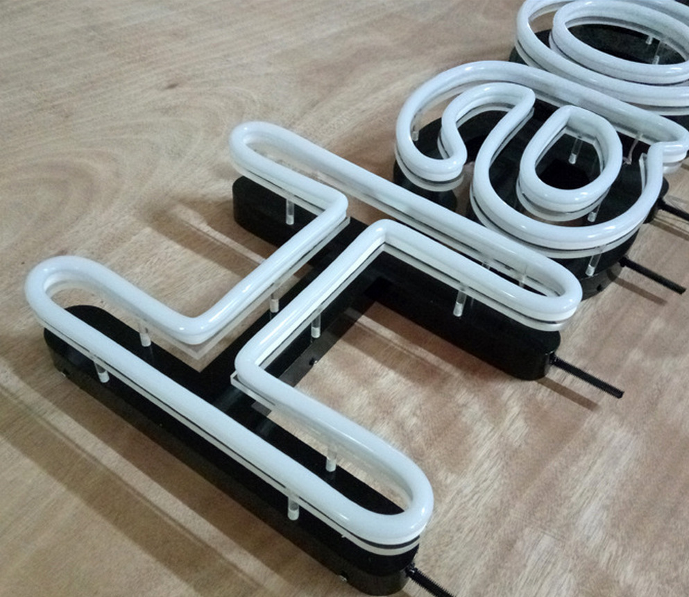 Acender Letras de Acrílico LEVOU Carta Sinal de Néon Personalizado Ao Ar Livre