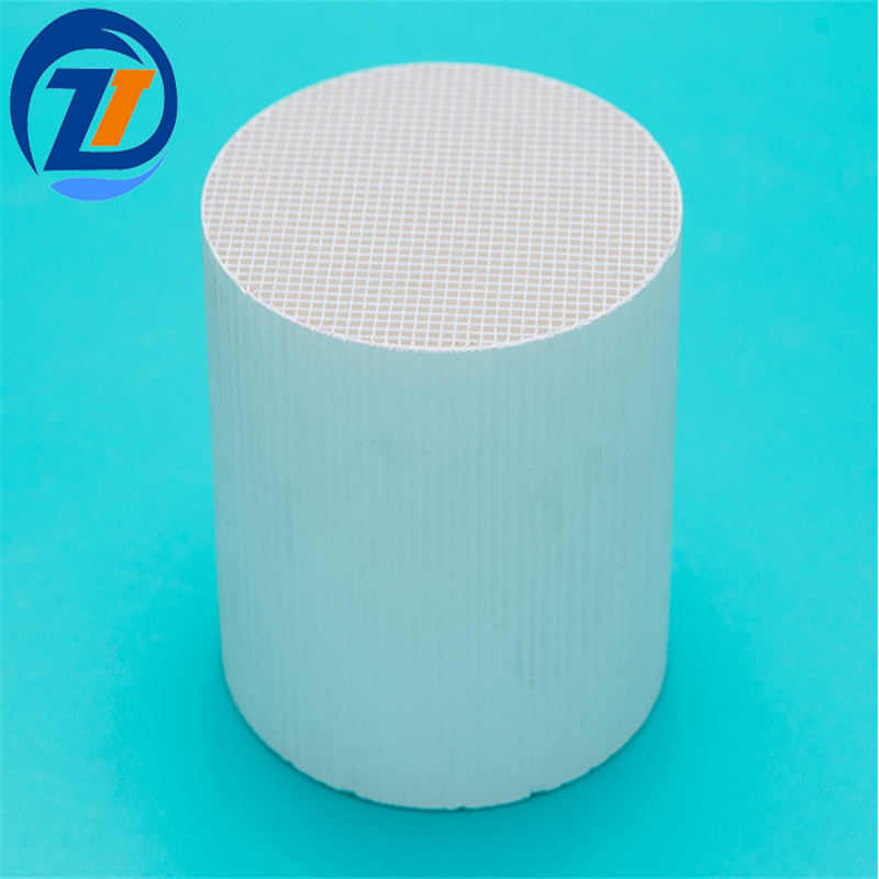 White extruder honeycomb ceramic monolith catalyst support