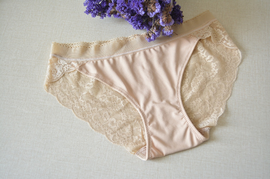女士中间上升无缝蕾丝加上大小性感高弹性牛奶丝绸内裤内衣