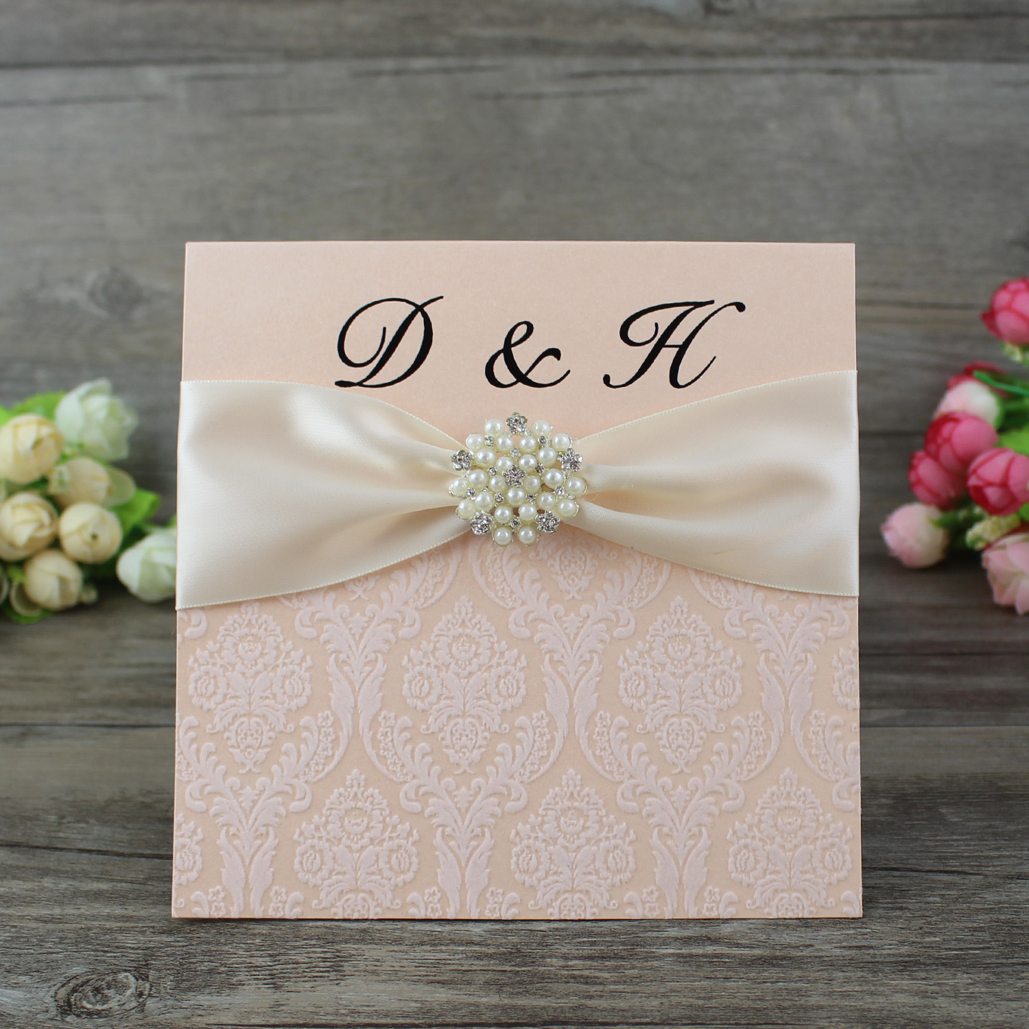 定制设计豪华扣象牙白色植绒婚礼邀请卡