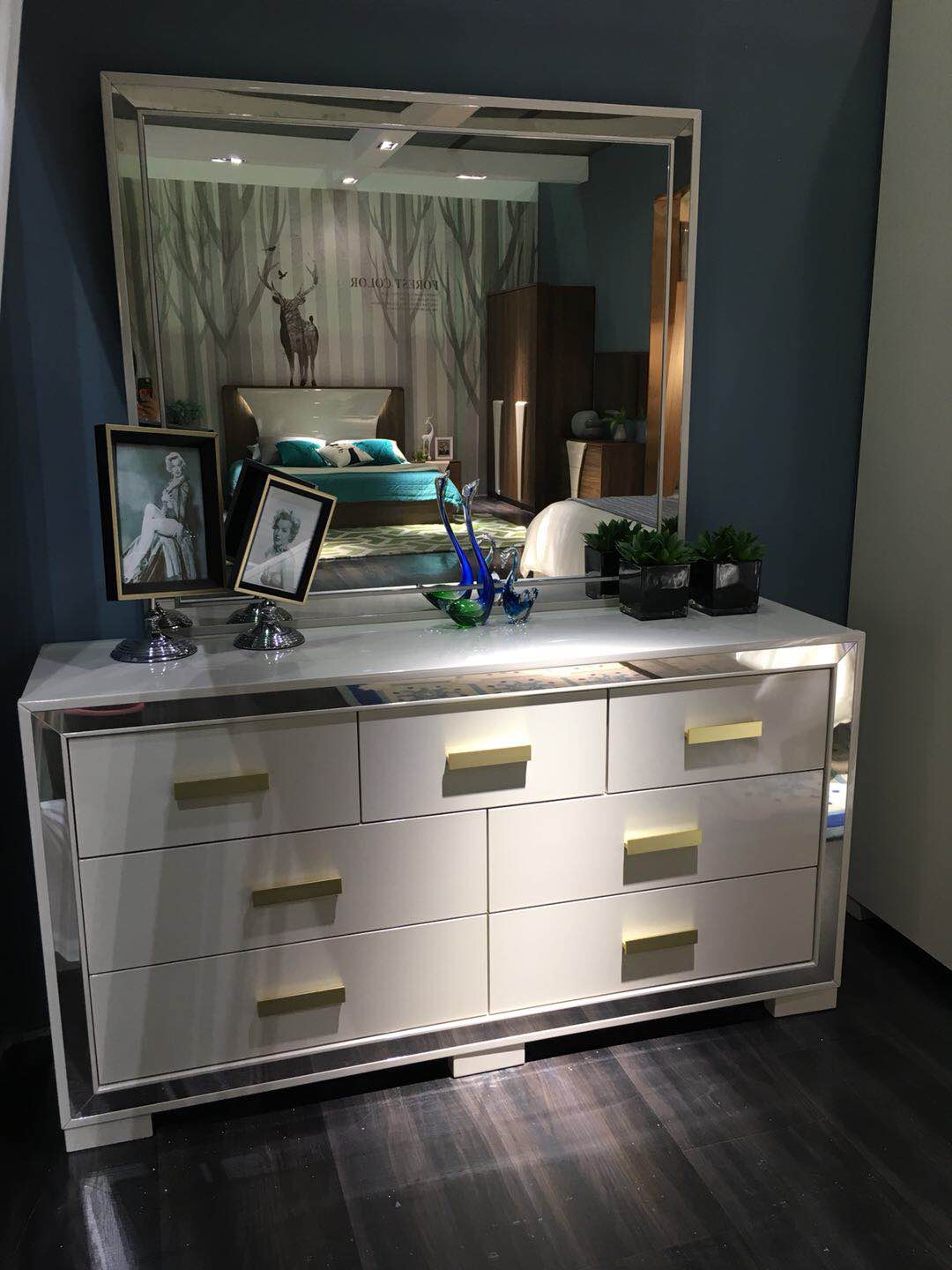 2018 High Gross cream color Light luxury bedroom/Modern Bedroom Furniture in Alibaba Bedroom Set