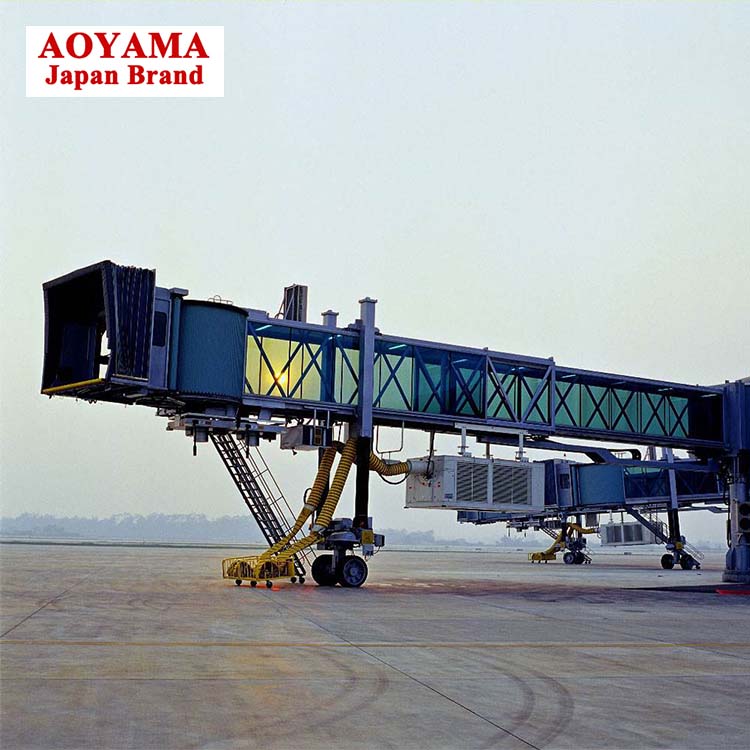 Коммерческий самолет пассажирский мост