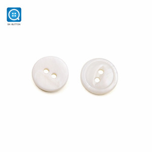 Beautiful /"Real/" Japanese Trocas Oyster Shell Ivory White 20mm 25mm 4 hole