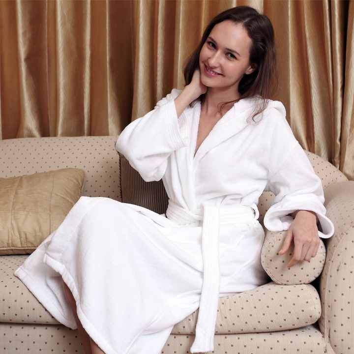 Accappatoio Morbido In Peluche Con Cappuccio Per Donna – Leggero E Confortevole