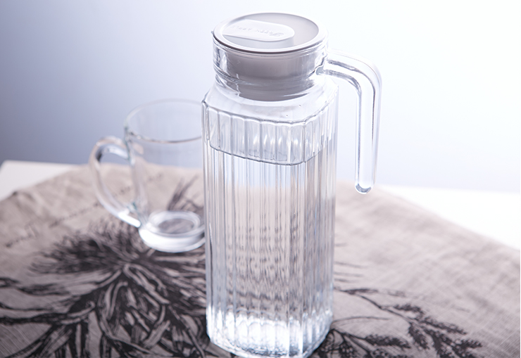 Glass water pitcher/glass teapots/ 1L glass jug with plastic lid.