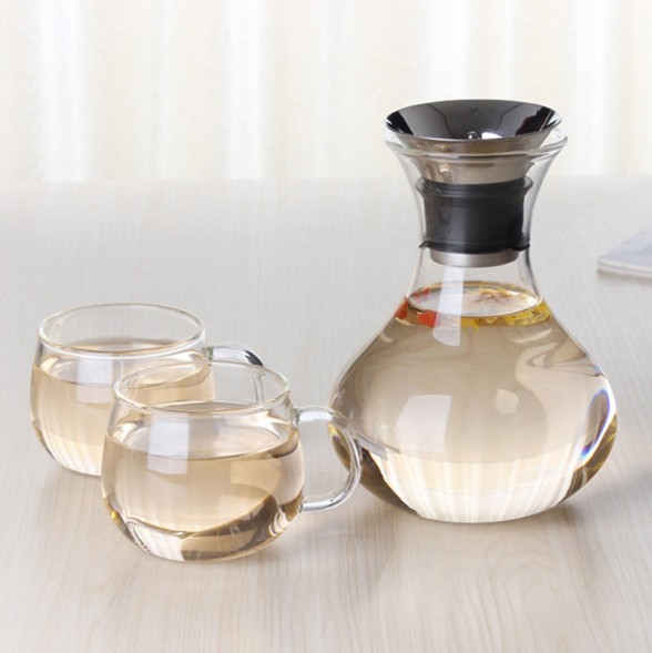 Borosilicate Glass Pitcher with Lid Water Carafe Jug for Hot/Cold Water Ice Tea and Juice Beverage glass water carafe