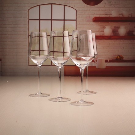 crystal wine glass with gift box packing OEM logo and pattern clear wine glass cup for wedding