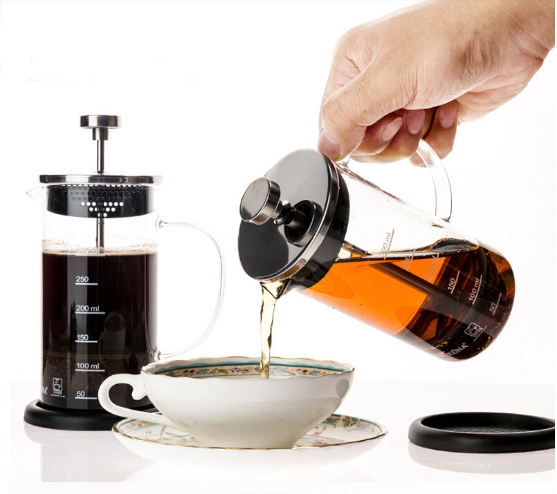 French Press Coffee Maker / Glass Carafe and Sturdy Metal Frame: 34 oz (8 cup) capacity; smooth plunger