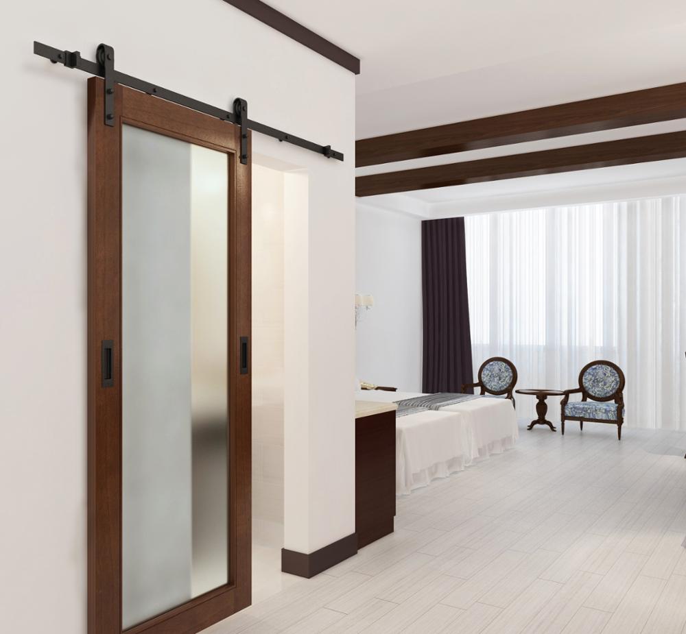 Frosted glass khách sạn phong cách trượt barn door với cán phần cứng, cửa phòng tắm