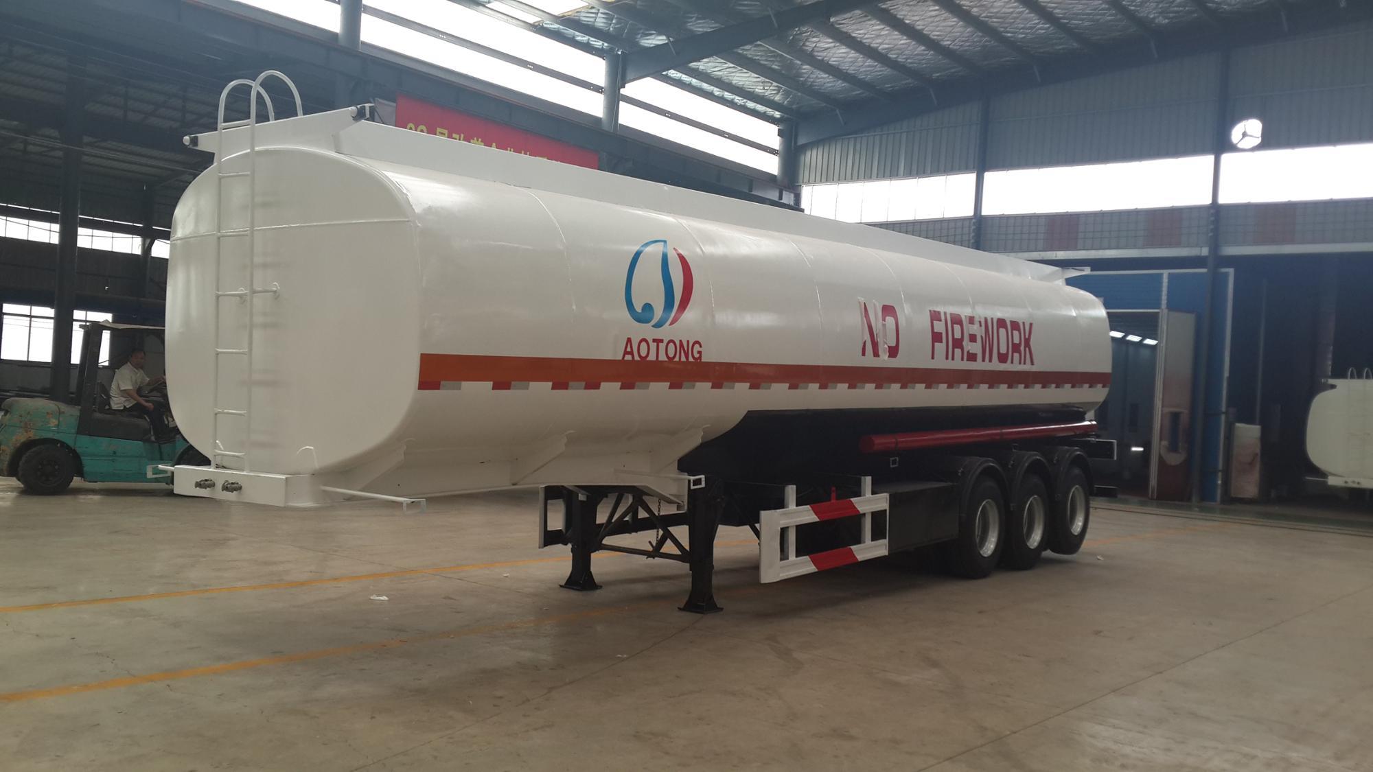 三轴铝合金油/食用油油罐车半挂车 (圆柱式坦克)
