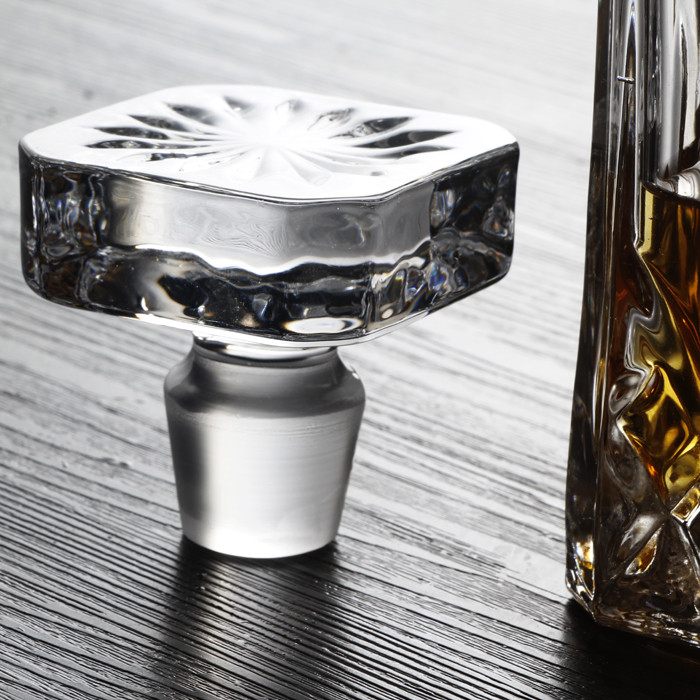 Haonai Collection 4 x 200ml Glass Whiskey Wine Tumblers & Square Glass Decanter Bottle Boxed Set