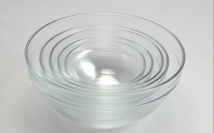 Haonai popular cheap antique 5pcs glass bowl set with plastic lid
