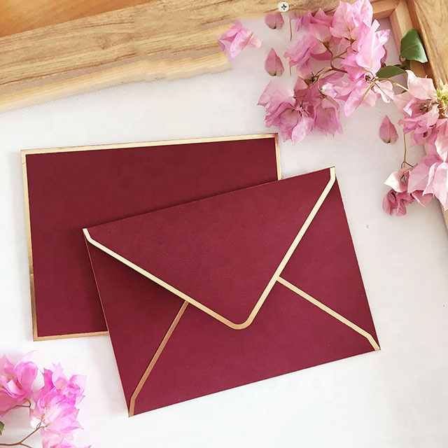 Винтажный конверт для приглашений на свадьбу красного цвета Grand Seiko