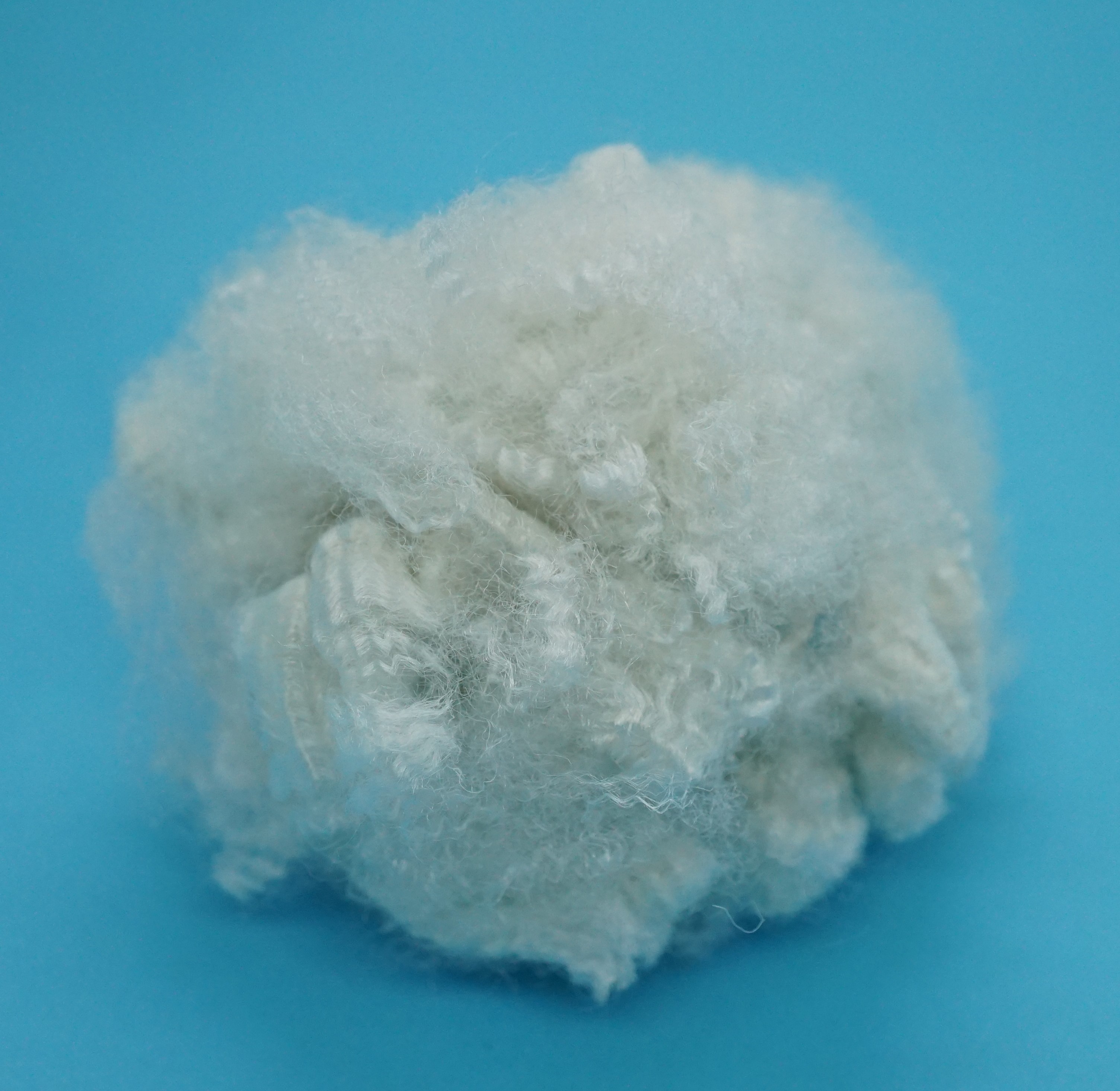 полиэфирная фибра. кроссворд простой. черный наполнитель для полиэфирной смолы. сканворды и кроссворды. волокно полиэстер.