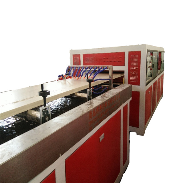 Машина для изготовления пустотелых поролоновых дверей из ДПК