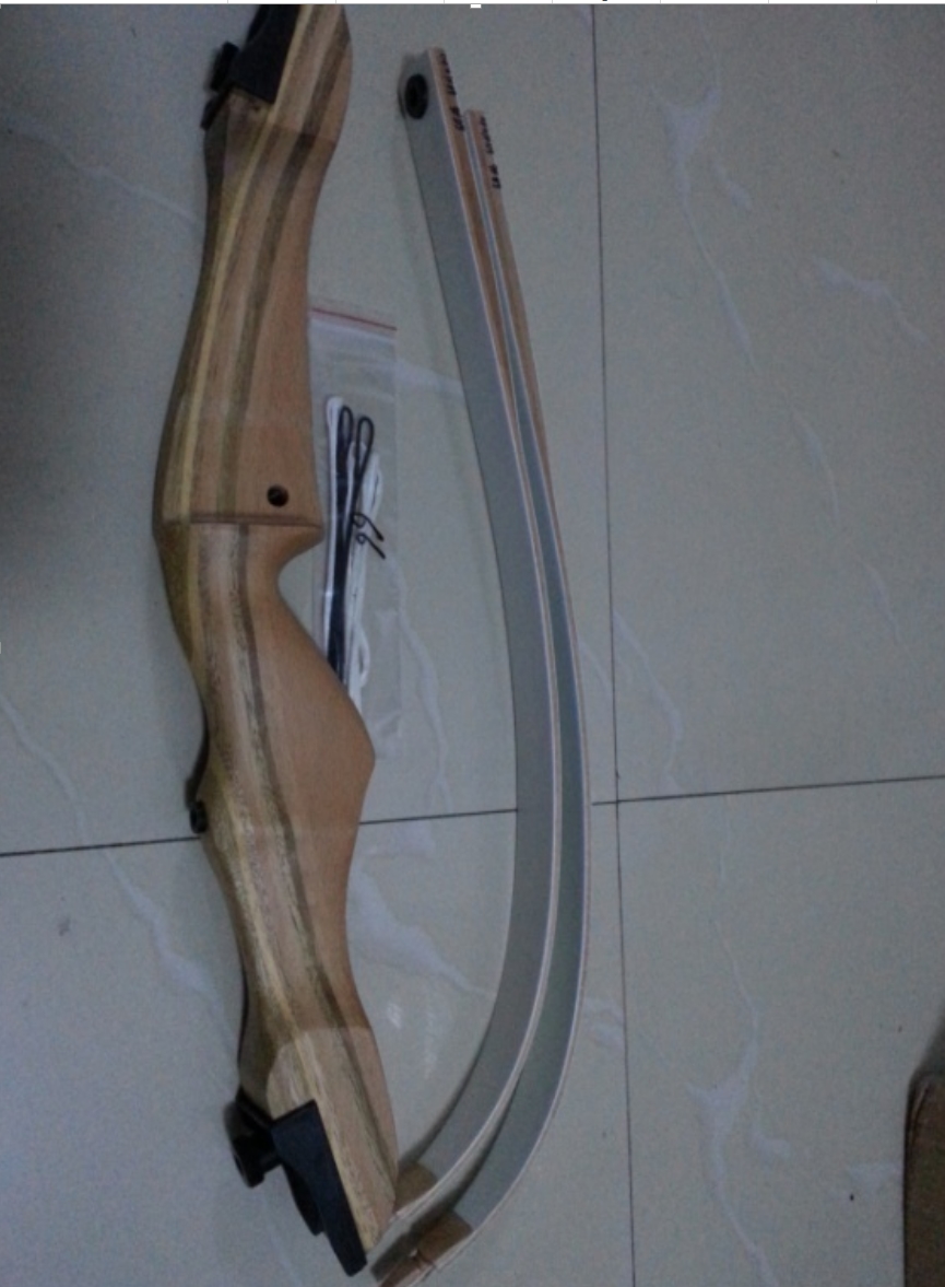 高品质的射箭木制弓和箭头出售